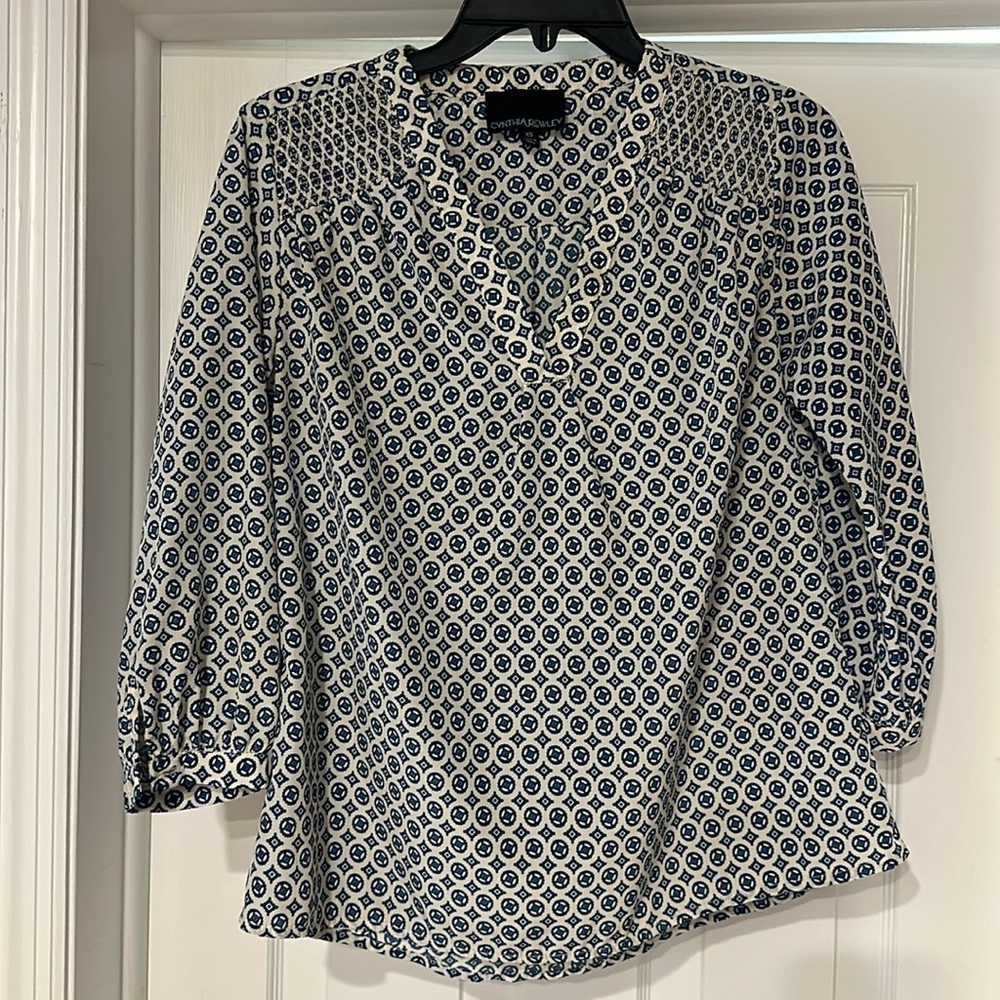 shirt, three-quarter sleeves, cream & blue pattern
